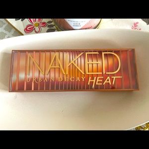 Urban decay eye shadow palette